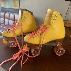 Moxie Beach Bunny Roller Skates